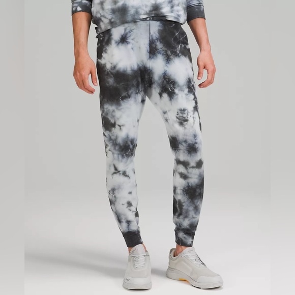 Lululemon tracksuit 4 - Picture 3 of 3